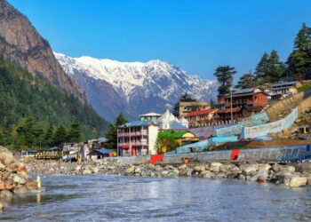 गंगोत्री में ‘पंचगव्य’ से जुड़े नियमों पर मंथन, चारधाम यात्रा से पहले तैयारी तेज